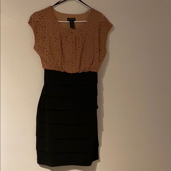 Beautiful stretchy dress - Picture 1 of 3